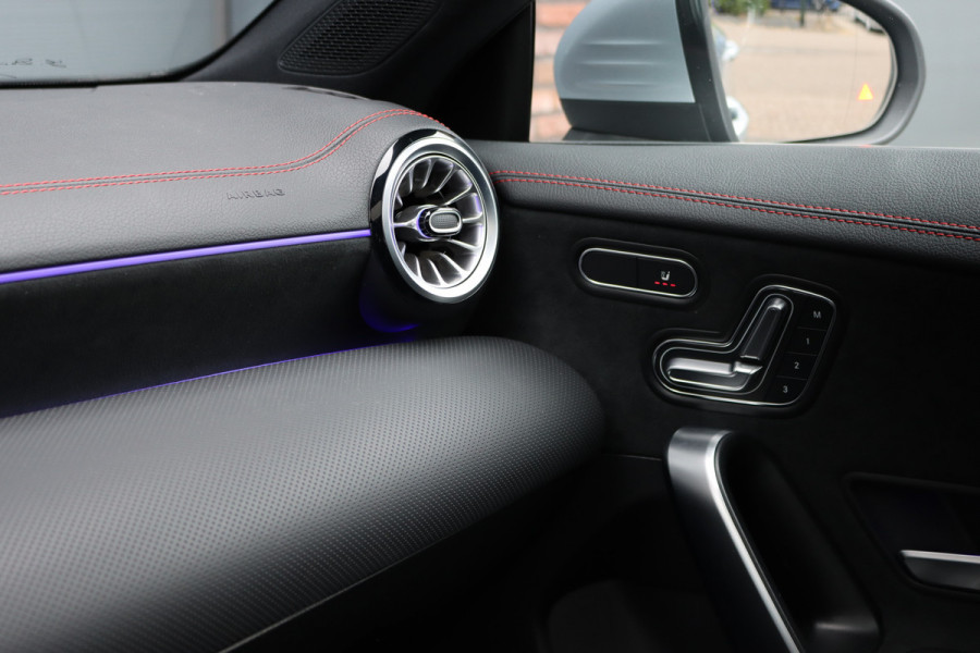 Mercedes-Benz CLA-Klasse Shooting Brake 250 e Star Edition AMG Line Aut8 | Panoramadak | Distronic | Memory | Trekhaak | Verwarmd Stuurwiel | HUD | Multibeam LED | Keyless Go | Advanced Sound System |