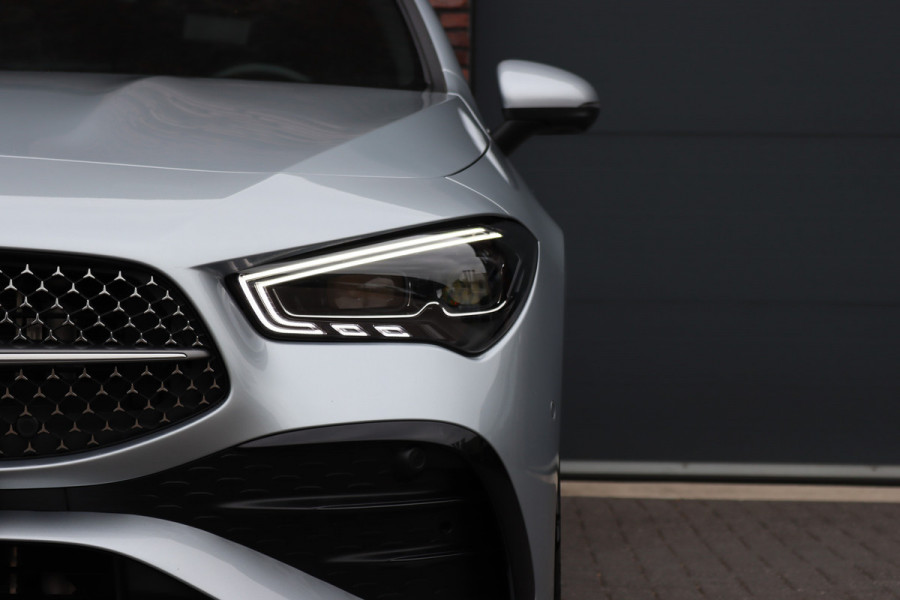 Mercedes-Benz CLA-Klasse Shooting Brake 250 e Star Edition AMG Line Aut8 | Panoramadak | Distronic | Memory | Trekhaak | Verwarmd Stuurwiel | HUD | Multibeam LED | Keyless Go | Advanced Sound System |