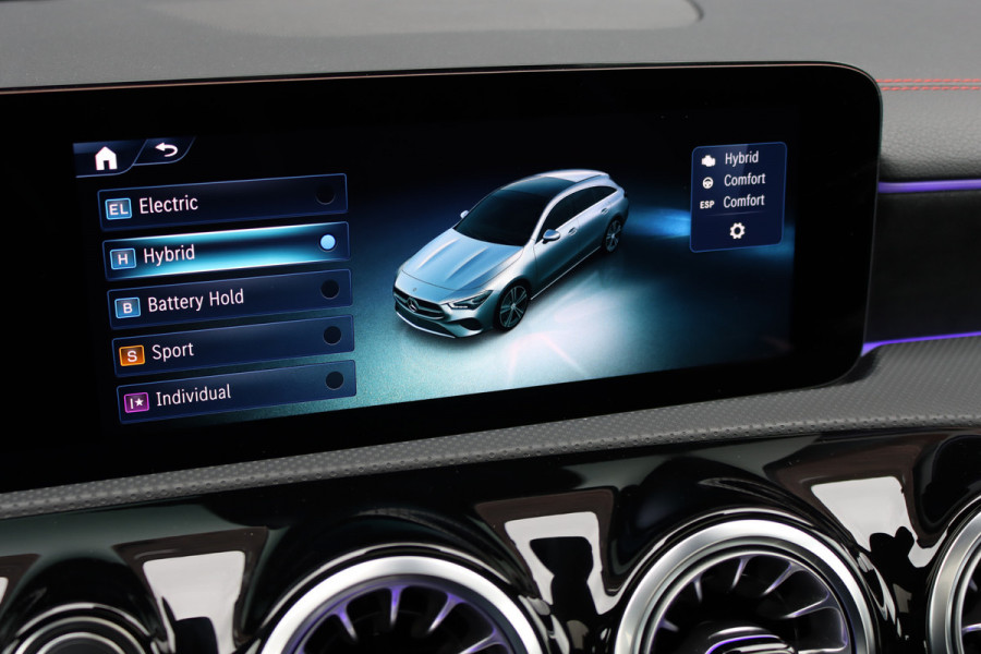Mercedes-Benz CLA-Klasse Shooting Brake 250 e Star Edition AMG Line Aut8 | Panoramadak | Distronic | Memory | Trekhaak | Verwarmd Stuurwiel | HUD | Multibeam LED | Keyless Go | Advanced Sound System |