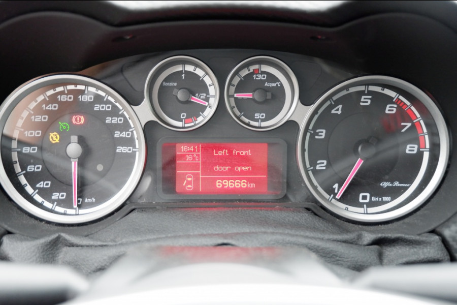 Alfa Romeo MiTo 0.9 T. Air Sport 105pk Navi 1ste Eigen! Rijklaar 12MND BOVAG