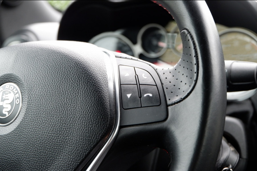 Alfa Romeo MiTo 0.9 T. Air Sport 105pk Navi 1ste Eigen! Rijklaar 12MND BOVAG