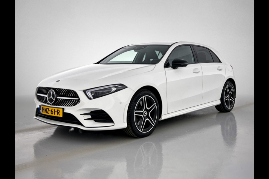 Mercedes-Benz A-Klasse 250 e AMG Plug-In Hybride Auto Show Tilburg | 5 spaaks lichtmetalen velgen | MBUX wide screen | Navigatie | Parking support met camera achter | Inclusief 24 maanden Mercedes-Benz Certified garantie voor Europa.