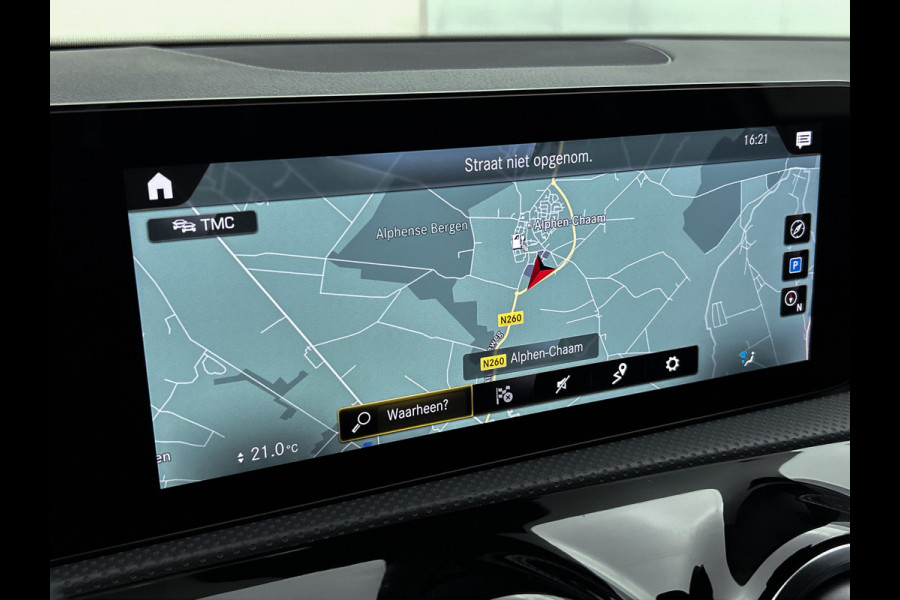 Mercedes-Benz A-Klasse 250 e AMG Plug-In Hybride Auto Show Tilburg | 5 spaaks lichtmetalen velgen | MBUX wide screen | Navigatie | Parking support met camera achter | Inclusief 24 maanden Mercedes-Benz Certified garantie voor Europa.
