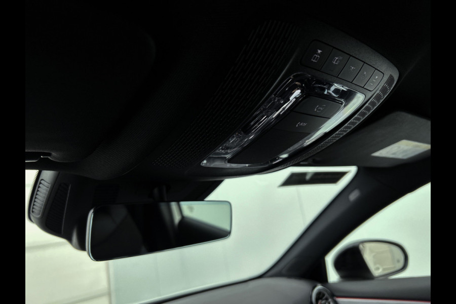 Mercedes-Benz A-Klasse 250 e AMG Plug-In Hybride Auto Show Tilburg | 5 spaaks lichtmetalen velgen | MBUX wide screen | Navigatie | Parking support met camera achter | Inclusief 24 maanden Mercedes-Benz Certified garantie voor Europa.