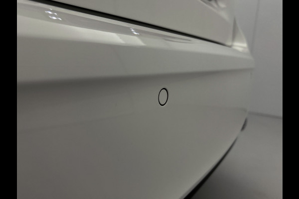Mercedes-Benz A-Klasse 250 e AMG Plug-In Hybride Auto Show Tilburg | 5 spaaks lichtmetalen velgen | MBUX wide screen | Navigatie | Parking support met camera achter | Inclusief 24 maanden Mercedes-Benz Certified garantie voor Europa.