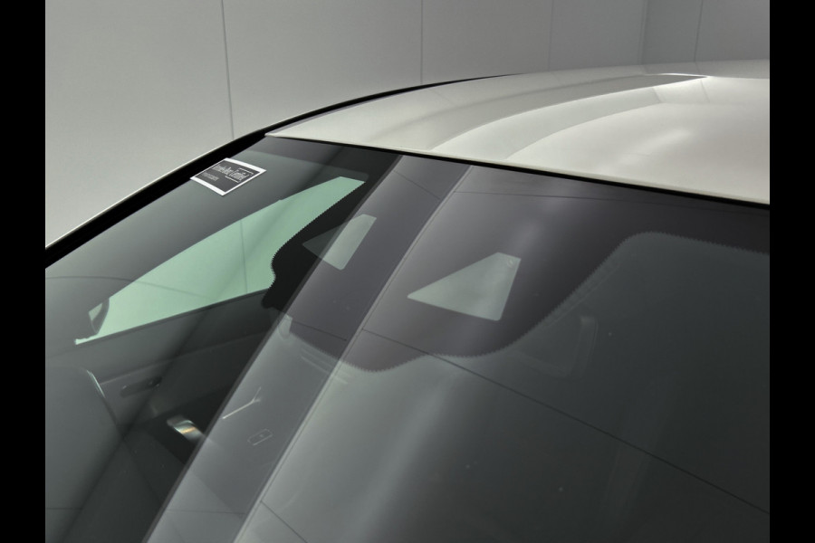 Mercedes-Benz A-Klasse 250 e AMG Plug-In Hybride Auto Show Tilburg | 5 spaaks lichtmetalen velgen | MBUX wide screen | Navigatie | Parking support met camera achter | Inclusief 24 maanden Mercedes-Benz Certified garantie voor Europa.