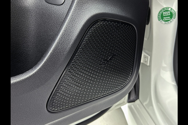 Mercedes-Benz A-Klasse 250 e AMG Plug-In Hybride Auto Show Tilburg | 5 spaaks lichtmetalen velgen | MBUX wide screen | Navigatie | Parking support met camera achter | Inclusief 24 maanden Mercedes-Benz Certified garantie voor Europa.