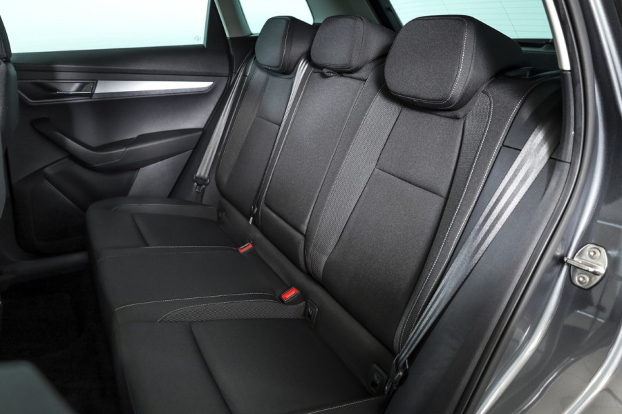 Škoda Karoq 1.5 TSI ACT 150 PK Business Edition Plus - Automaat | Dig.Cockpit | Adapt.Cruise | Stoel-+Stuurverw. | PDC | Camera | NAV + App.Connect | ECC | DAB | LM 17" |