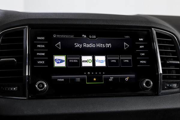 Škoda Karoq 1.5 TSI ACT 150 PK Business Edition Plus - Automaat | Dig.Cockpit | Adapt.Cruise | Stoel-+Stuurverw. | PDC | Camera | NAV + App.Connect | ECC | DAB | LM 17" |