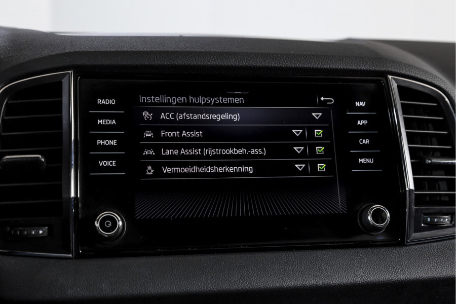 Škoda Karoq 1.5 TSI ACT 150 PK Business Edition Plus - Automaat | Dig.Cockpit | Adapt.Cruise | Stoel-+Stuurverw. | PDC | Camera | NAV + App.Connect | ECC | DAB | LM 17" |