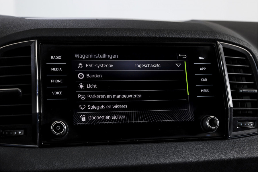 Škoda Karoq 1.5 TSI ACT 150 PK Business Edition Plus - Automaat | Dig.Cockpit | Adapt.Cruise | Stoel-+Stuurverw. | PDC | Camera | NAV + App.Connect | ECC | DAB | LM 17" |