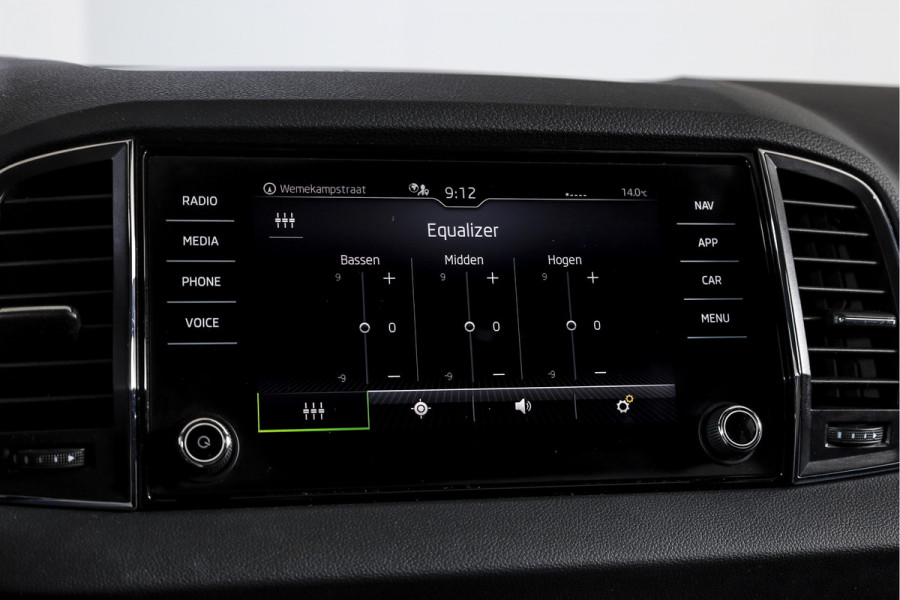 Škoda Karoq 1.5 TSI ACT 150 PK Business Edition Plus - Automaat | Dig.Cockpit | Adapt.Cruise | Stoel-+Stuurverw. | PDC | Camera | NAV + App.Connect | ECC | DAB | LM 17" |