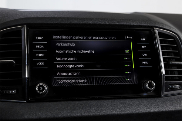 Škoda Karoq 1.5 TSI ACT 150 PK Business Edition Plus - Automaat | Dig.Cockpit | Adapt.Cruise | Stoel-+Stuurverw. | PDC | Camera | NAV + App.Connect | ECC | DAB | LM 17" |