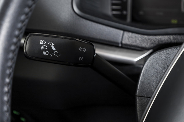 Škoda Karoq 1.5 TSI ACT 150 PK Business Edition Plus - Automaat | Dig.Cockpit | Adapt.Cruise | Stoel-+Stuurverw. | PDC | Camera | NAV + App.Connect | ECC | DAB | LM 17" |