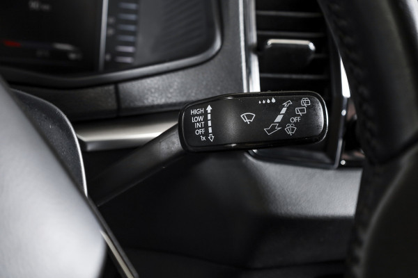 Škoda Karoq 1.5 TSI ACT 150 PK Business Edition Plus - Automaat | Dig.Cockpit | Adapt.Cruise | Stoel-+Stuurverw. | PDC | Camera | NAV + App.Connect | ECC | DAB | LM 17" |