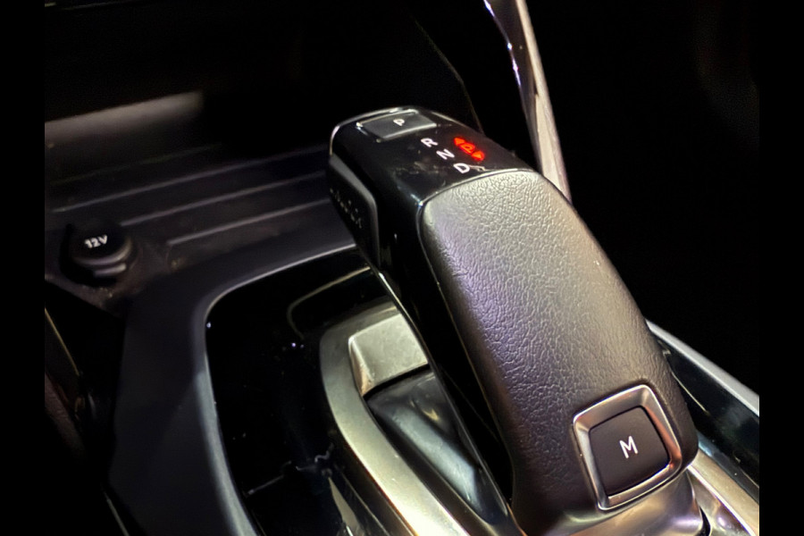 Peugeot 2008 1.2 PureTech Blue Lease Allure Automaat | Trekhaak | Carplay