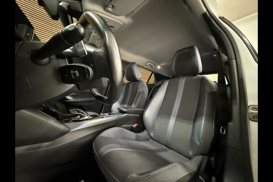 Peugeot 2008 1.2 PureTech Blue Lease Allure Automaat | Trekhaak | Carplay