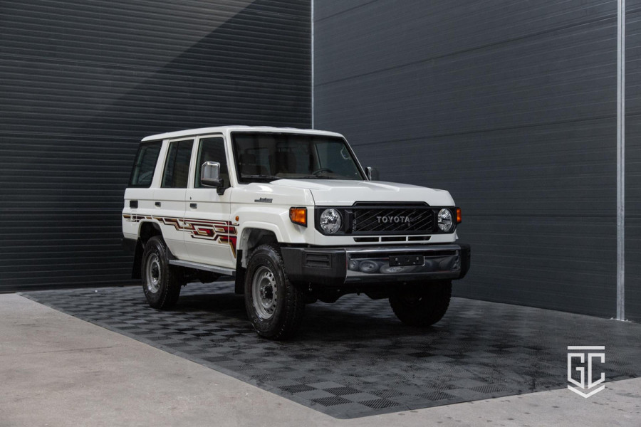 Toyota Land Cruiser GRJ76 E