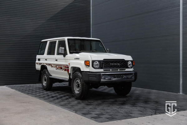 Toyota Land Cruiser GRJ76 E