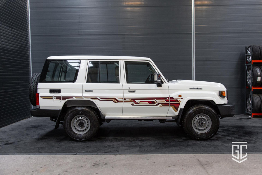 Toyota Land Cruiser GRJ76 E
