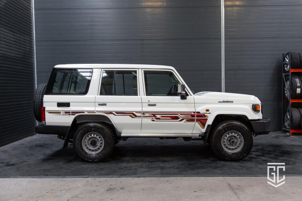 Toyota Land Cruiser GRJ76 E