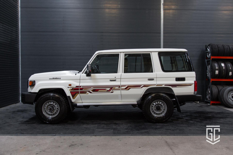 Toyota Land Cruiser GRJ76 E