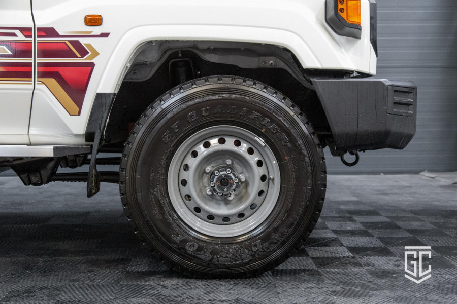 Toyota Land Cruiser GRJ76 E