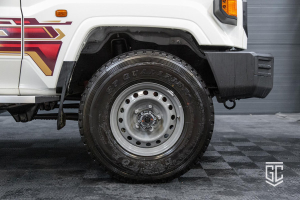 Toyota Land Cruiser GRJ76 E