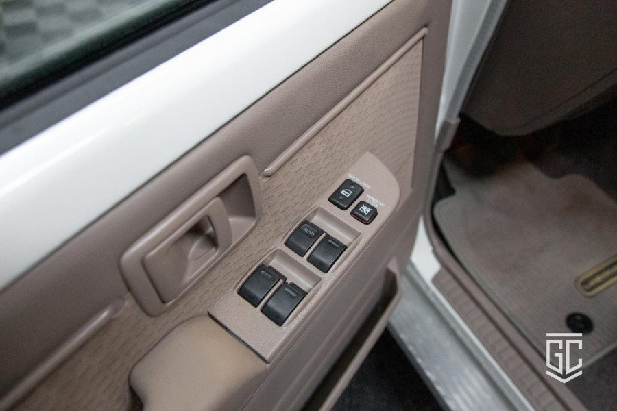 Toyota Land Cruiser GRJ76 E