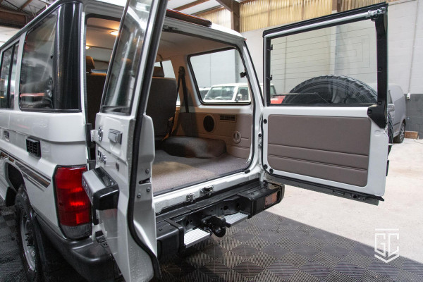 Toyota Land Cruiser GRJ76 E