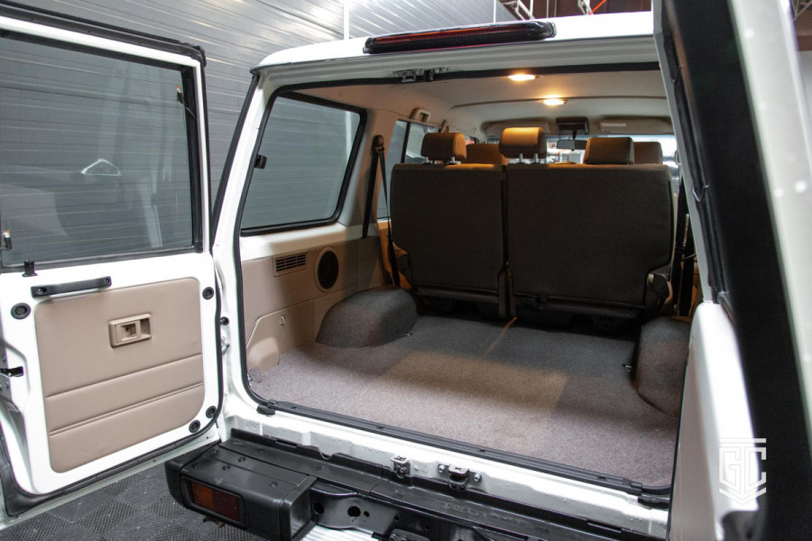 Toyota Land Cruiser GRJ76 E