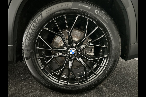 BMW iX1 xDrive30 Launch Edition 67 kWh Privacy Glass | Premium pakket | Comfort Pakket | Achteruitrijcamera | Winterset! | Soh (batterijcheck) 100%