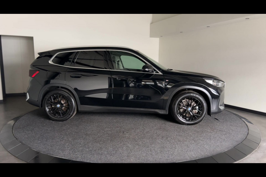 BMW iX1 xDrive30 Launch Edition 67 kWh Privacy Glass | Premium pakket | Comfort Pakket | Achteruitrijcamera | Winterset! | Soh (batterijcheck) 100%