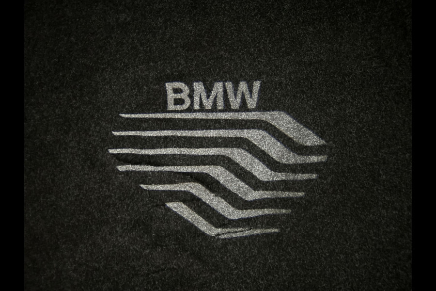 BMW iX1 xDrive30 Launch Edition 67 kWh Privacy Glass | Premium pakket | Comfort Pakket | Achteruitrijcamera | Winterset! | Soh (batterijcheck) 100%