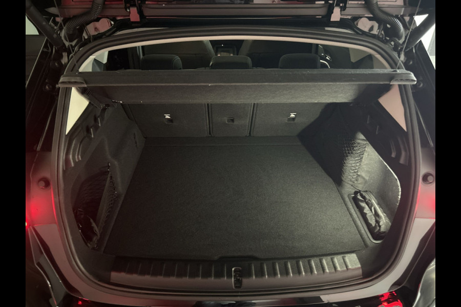 BMW iX1 xDrive30 Launch Edition 67 kWh Privacy Glass | Premium pakket | Comfort Pakket | Achteruitrijcamera | Winterset! | Soh (batterijcheck) 100%