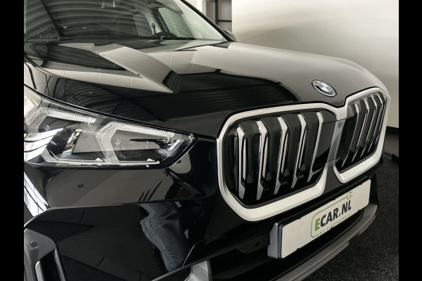 BMW iX1 xDrive30 Launch Edition 67 kWh Privacy Glass | Premium pakket | Comfort Pakket | Achteruitrijcamera | Winterset! | Soh (batterijcheck) 100%