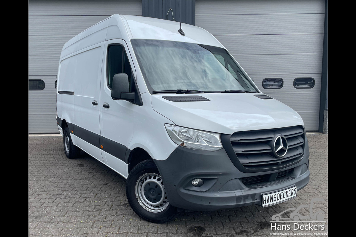 Mercedes-Benz Sprinter 317 L2H2 MBUX 170PK Airco Navigatie Trekhaak Camera Parkeersensoren BPM Vrij Mercedes-Benz Sprinter 317 L2H2 MBUX 170PK Airco Navigatie Trekhaak Camera Parkeersensoren BPM Vrij