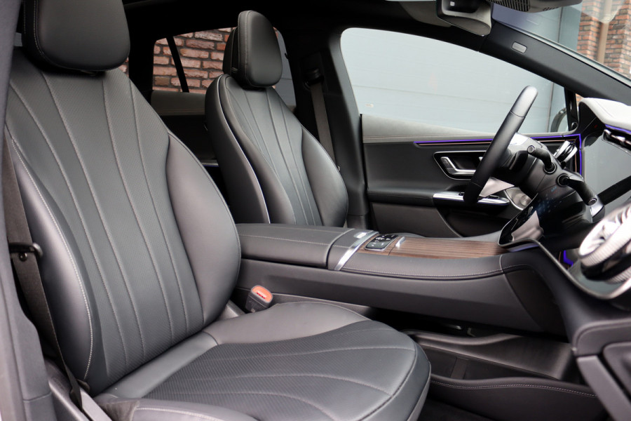 Mercedes-Benz EQE 300 AMG Line 89 kWh | Hyperscreen |  Achterasbesturing | Distronic+ | Panoramadak | Burmester | Digital Light | Verwarmd Stuurwiel | Warmtepomp | Luchtkwaliteitspakket |