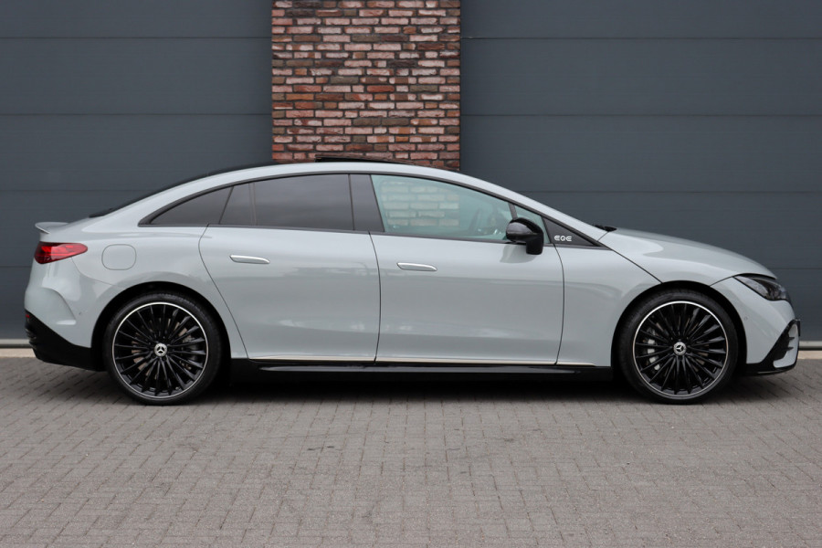 Mercedes-Benz EQE 300 AMG Line 89 kWh | Hyperscreen |  Achterasbesturing | Distronic+ | Panoramadak | Burmester | Digital Light | Verwarmd Stuurwiel | Warmtepomp | Luchtkwaliteitspakket |