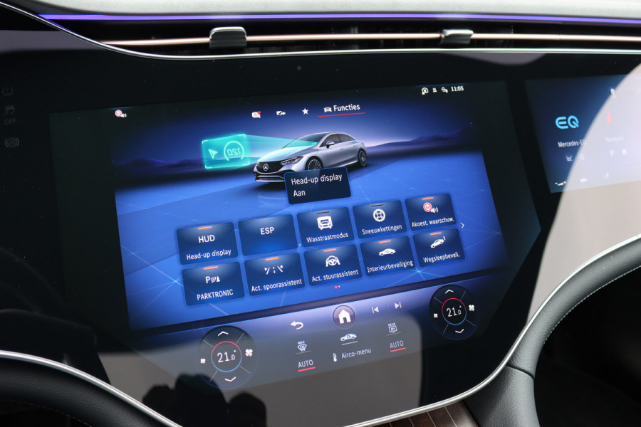 Mercedes-Benz EQE 300 AMG Line 89 kWh | Hyperscreen |  Achterasbesturing | Distronic+ | Panoramadak | Burmester | Digital Light | Verwarmd Stuurwiel | Warmtepomp | Luchtkwaliteitspakket |
