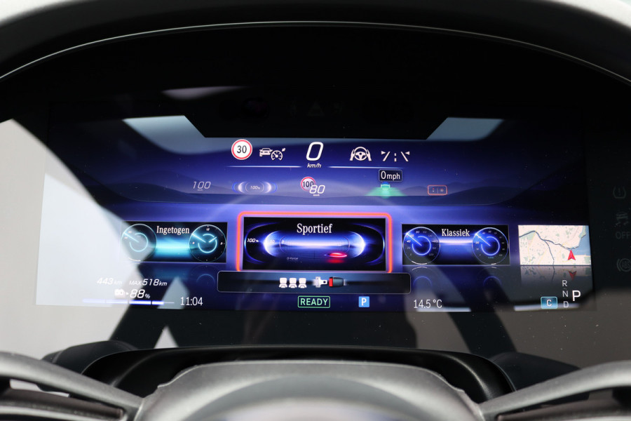 Mercedes-Benz EQE 300 AMG Line 89 kWh | Hyperscreen |  Achterasbesturing | Distronic+ | Panoramadak | Burmester | Digital Light | Verwarmd Stuurwiel | Warmtepomp | Luchtkwaliteitspakket |