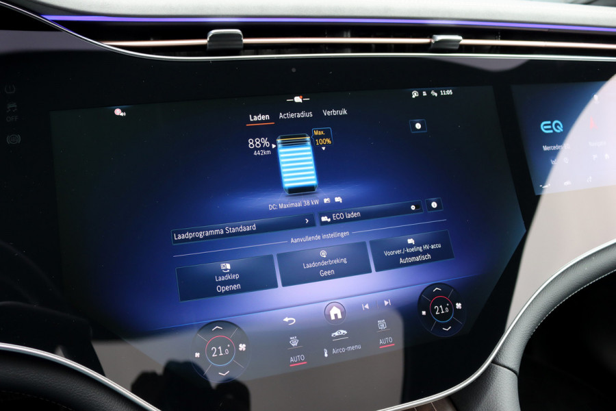 Mercedes-Benz EQE 300 AMG Line 89 kWh | Hyperscreen |  Achterasbesturing | Distronic+ | Panoramadak | Burmester | Digital Light | Verwarmd Stuurwiel | Warmtepomp | Luchtkwaliteitspakket |