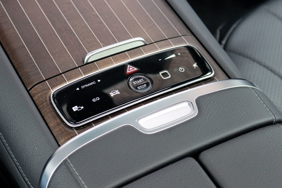 Mercedes-Benz EQE 300 AMG Line 89 kWh | Hyperscreen |  Achterasbesturing | Distronic+ | Panoramadak | Burmester | Digital Light | Verwarmd Stuurwiel | Warmtepomp | Luchtkwaliteitspakket |