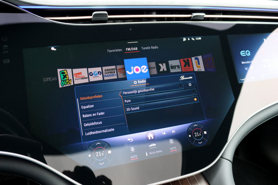 Mercedes-Benz EQE 300 AMG Line 89 kWh | Hyperscreen |  Achterasbesturing | Distronic+ | Panoramadak | Burmester | Digital Light | Verwarmd Stuurwiel | Warmtepomp | Luchtkwaliteitspakket |