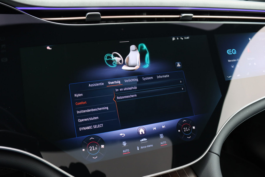 Mercedes-Benz EQE 300 AMG Line 89 kWh | Hyperscreen |  Achterasbesturing | Distronic+ | Panoramadak | Burmester | Digital Light | Verwarmd Stuurwiel | Warmtepomp | Luchtkwaliteitspakket |