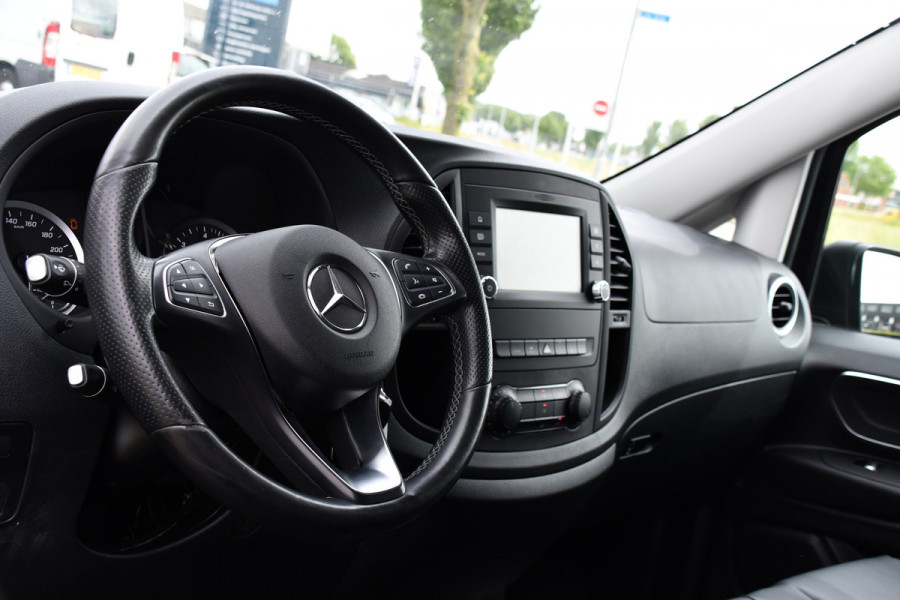 Mercedes-Benz Vito 119 CDI L2 AMG Edition Camera, Cruise, Carplay, LED, 190PK, Automaat, Trekhaak, Sensoren, Stoelverwarming, Uniek!