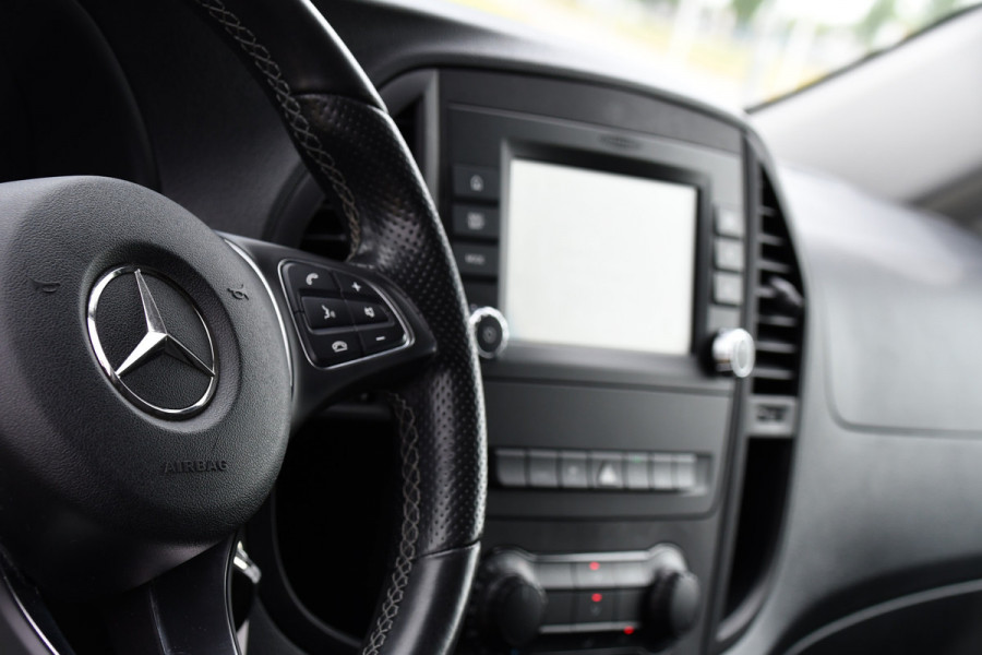 Mercedes-Benz Vito 119 CDI L2 AMG Edition Camera, Cruise, Carplay, LED, 190PK, Automaat, Trekhaak, Sensoren, Stoelverwarming, Uniek!