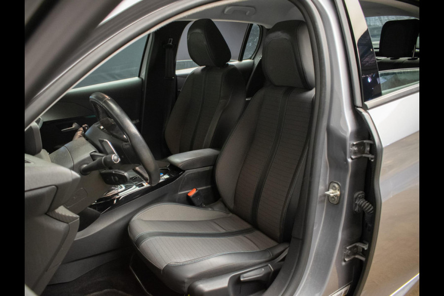 Peugeot 208 1.2 PureTech Allure Sport (APPLE CARPLAY,NAVI,CRUISE,LED,SFEERVERLICHTING,KEYLESS,CAMERA,PDC,DAB,LM VELGEN,NETTESTAAT)
