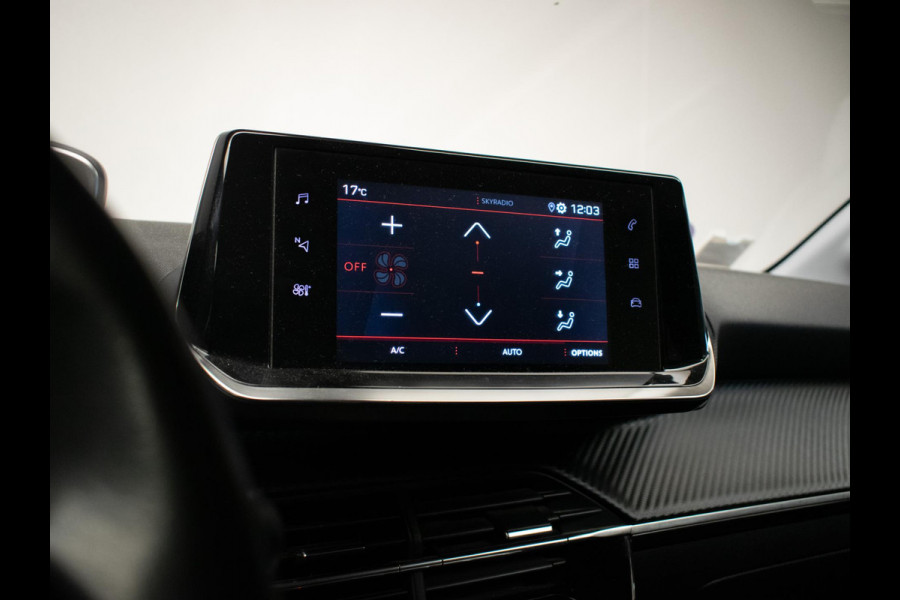 Peugeot 208 1.2 PureTech Allure Sport (APPLE CARPLAY,NAVI,CRUISE,LED,SFEERVERLICHTING,KEYLESS,CAMERA,PDC,DAB,LM VELGEN,NETTESTAAT)