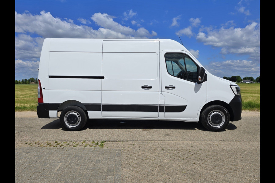 Renault Master T33 2.3 dCi 135 L2 H2 Comfort - 135 Pk - Euro 6 - Navi - Airco - Cruise Control